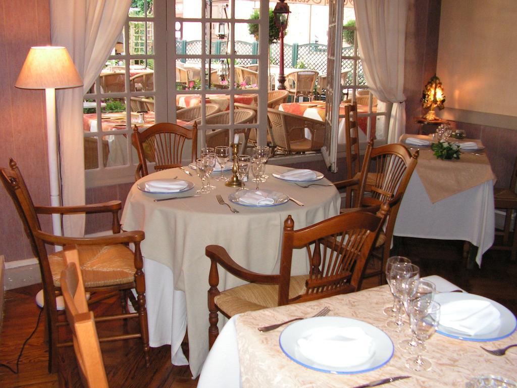 Hotel Restaurant Henri IV 에오즈 외부 사진